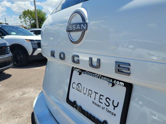 Photo of 2025 Everest White Pearl Nissan Rogue