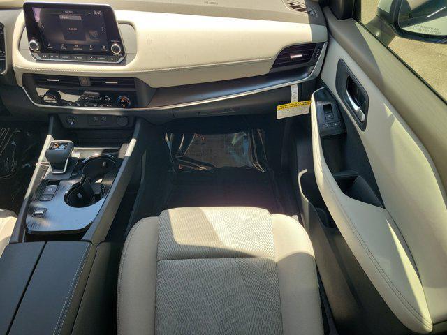 Photo of 2025 Everest White Pearl Nissan Rogue