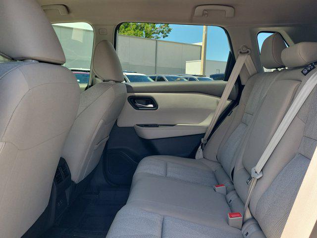 Photo of 2025 Everest White Pearl Nissan Rogue