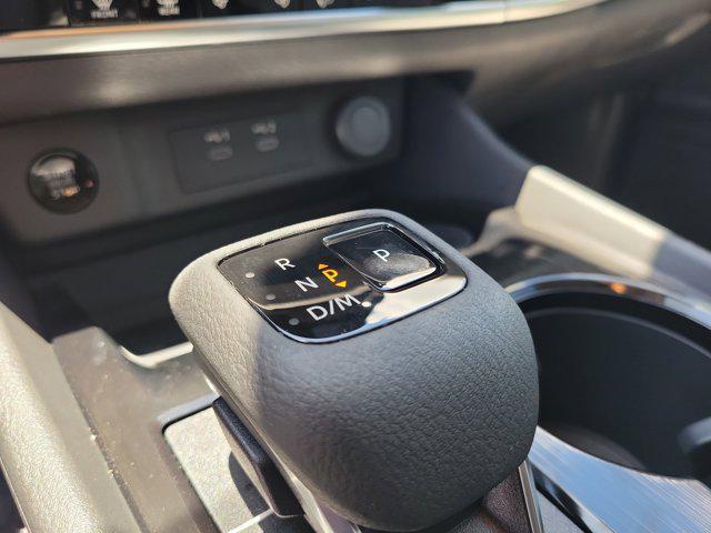 Photo of 2025 Everest White Pearl Nissan Rogue