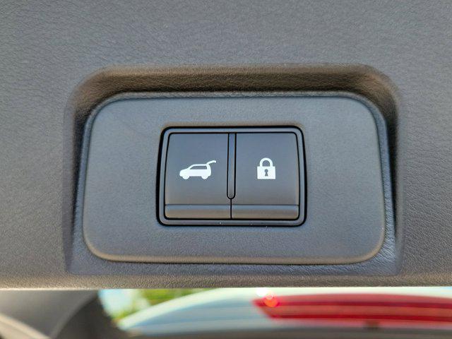 Photo of 2025 Everest White Pearl Nissan Rogue