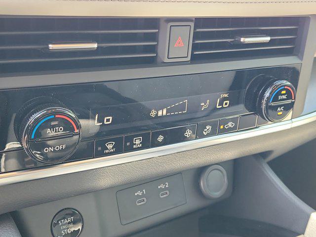 Photo of 2025 Everest White Pearl Nissan Rogue