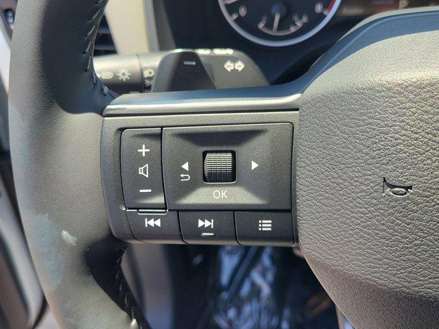 Photo of 2025 Everest White Pearl Nissan Rogue