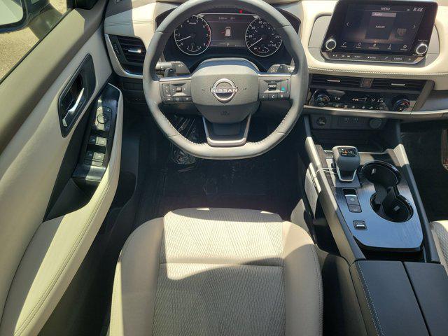Photo of 2025 Everest White Pearl Nissan Rogue