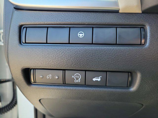 Photo of 2025 Everest White Pearl Nissan Rogue