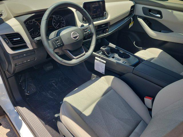 Photo of 2025 Everest White Pearl Nissan Rogue