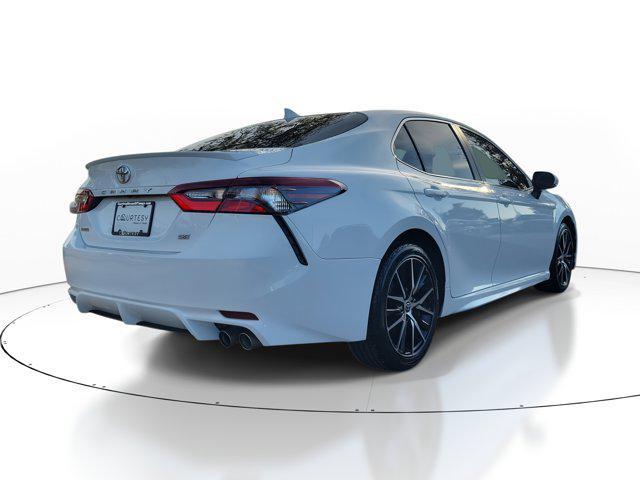 Photo of 2022 White Toyota Camry
