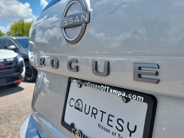 Photo of 2025 Brilliant Silver Metallic Nissan Rogue
