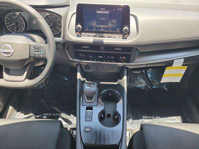 Photo of 2025 Brilliant Silver Metallic Nissan Rogue