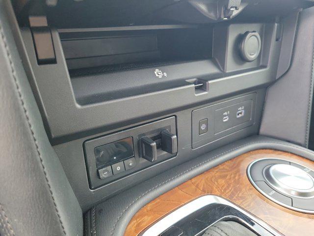 Photo of 2023 Aspen White Tricoat Nissan Armada