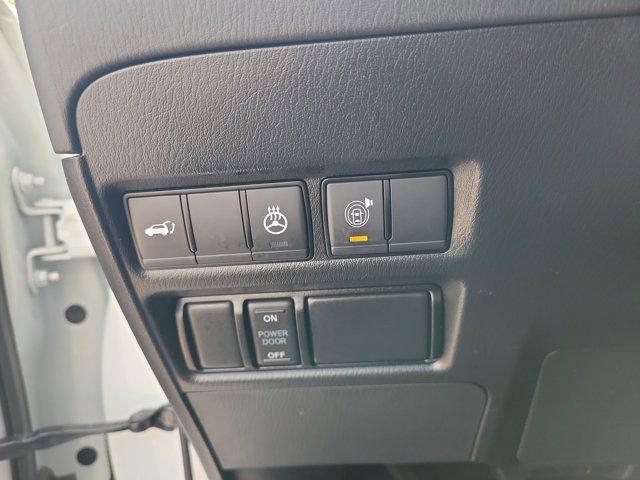 Photo of 2023 Aspen White Tricoat Nissan Armada