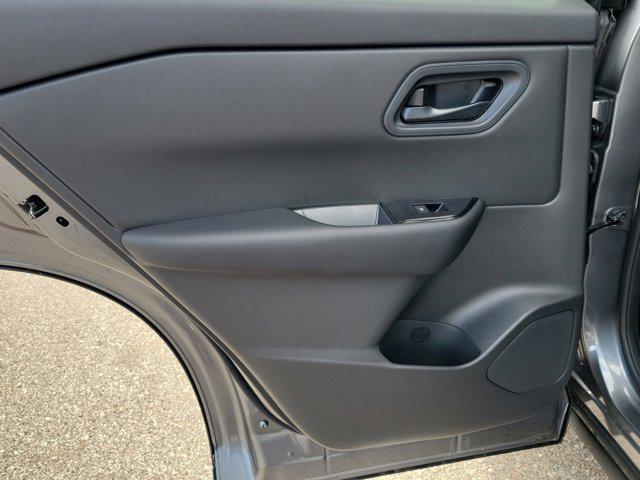 Photo of 2025 Gun Metallic Nissan Rogue