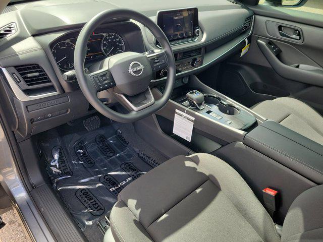 Photo of 2025 Gun Metallic Nissan Rogue