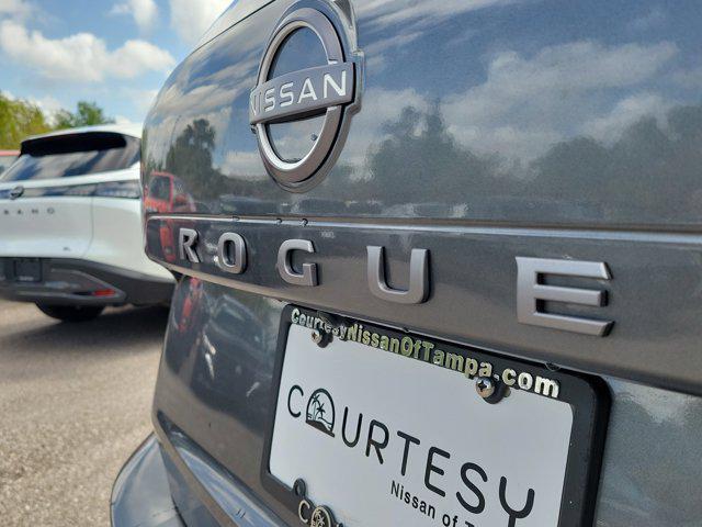Photo of 2025 Gun Metallic Nissan Rogue