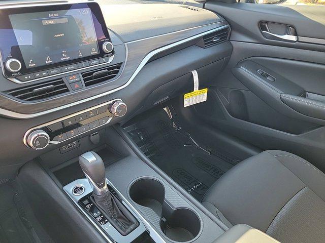 Photo of 2025 Super Black Nissan Altima