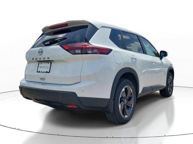 Photo of 2025 Everest White Pearl Nissan Rogue