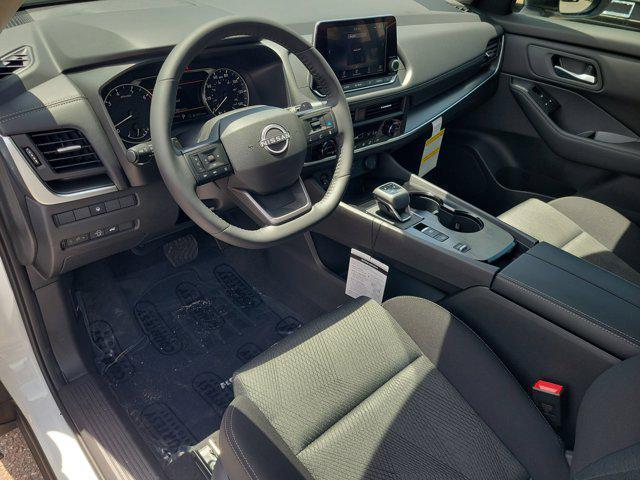 Photo of 2025 Everest White Pearl Nissan Rogue
