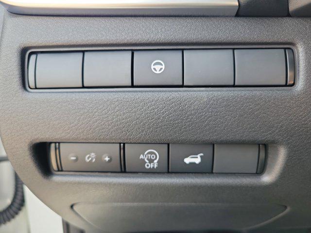 Photo of 2025 Everest White Pearl Nissan Rogue
