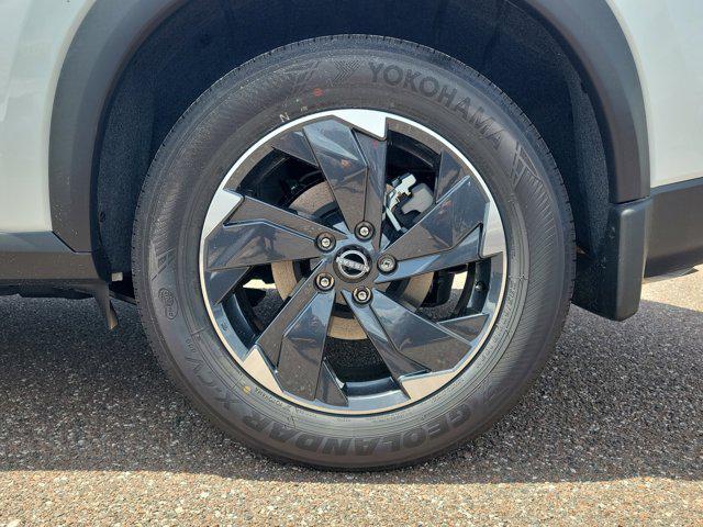 Photo of 2025 Everest White Pearl Nissan Rogue