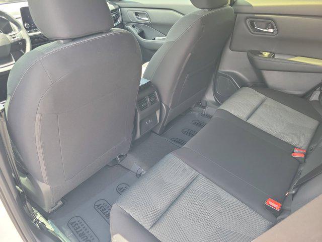 Photo of 2025 Everest White Pearl Nissan Rogue