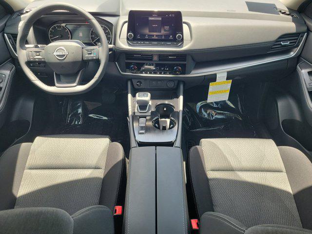 Photo of 2025 Everest White Pearl Nissan Rogue