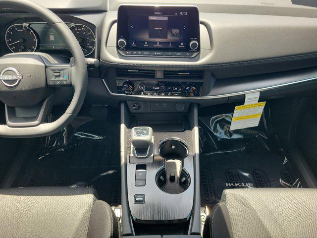 Photo of 2025 Everest White Pearl Nissan Rogue
