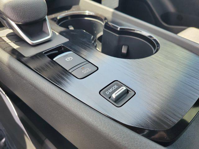 Photo of 2025 Everest White Pearl Nissan Rogue