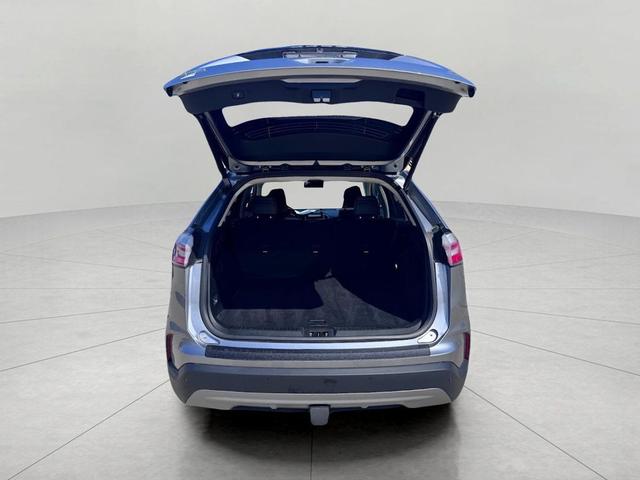 Photo of 2021 Iconic Silver Metallic Ford Edge