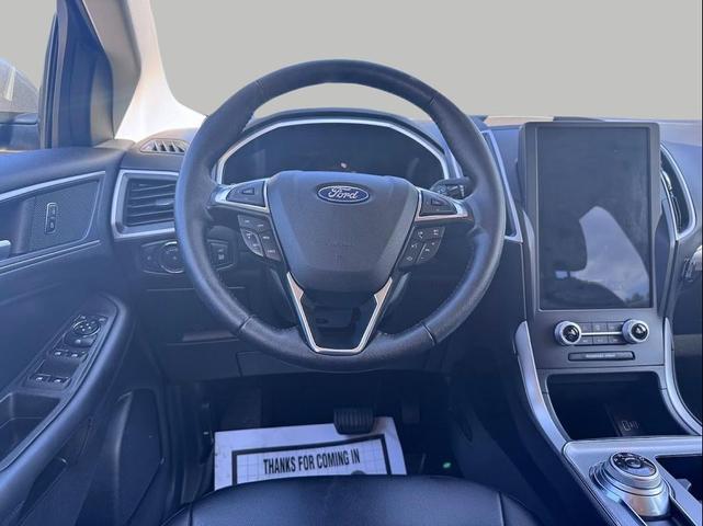 Photo of 2021 Iconic Silver Metallic Ford Edge