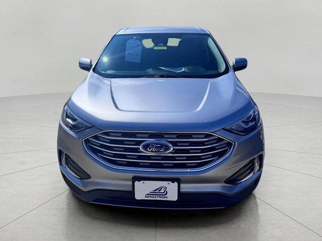 Photo of 2021 Iconic Silver Metallic Ford Edge