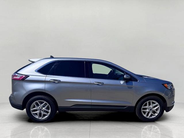 Photo of 2021 Iconic Silver Metallic Ford Edge