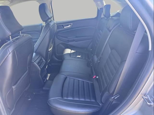 Photo of 2021 Iconic Silver Metallic Ford Edge