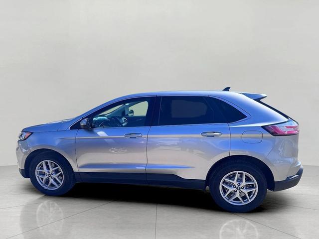 Photo of 2021 Iconic Silver Metallic Ford Edge