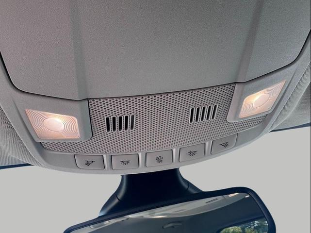 Photo of 2021 Iconic Silver Metallic Ford Edge