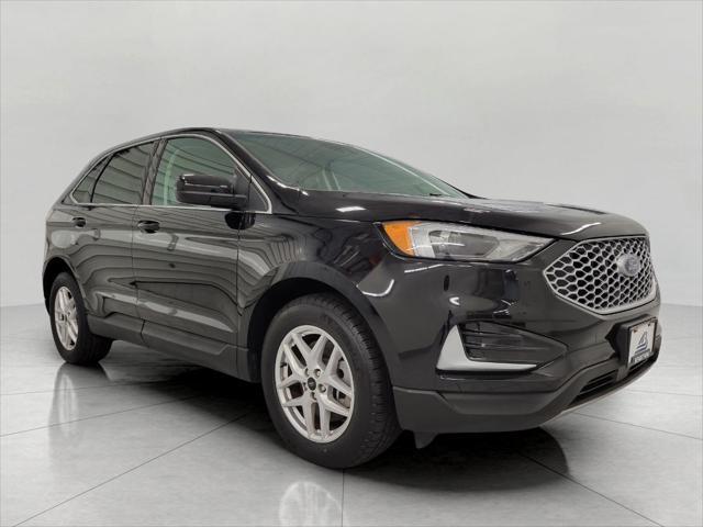 Photo of 2024 Agate Black Metallic Ford Edge