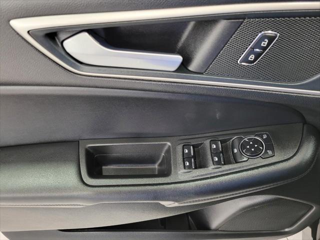 Photo of 2024 Agate Black Metallic Ford Edge