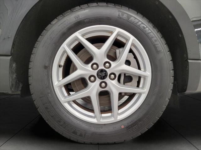 Photo of 2024 Agate Black Metallic Ford Edge