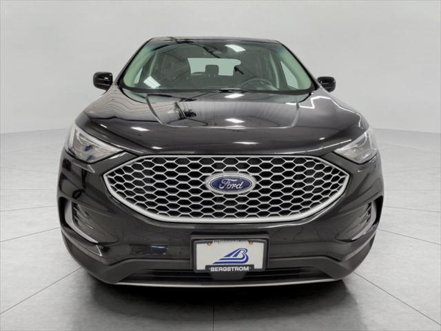 Photo of 2024 Agate Black Metallic Ford Edge