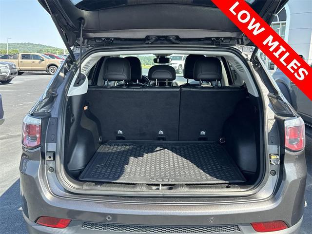 Photo of 2019 Granite Crystal Metallic Clearcoat Jeep Compass