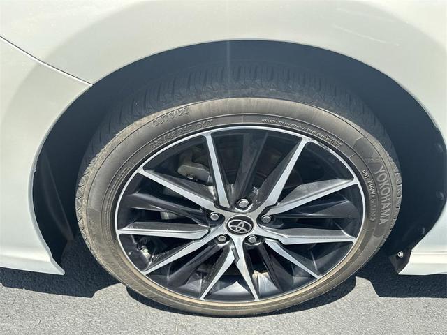 Photo of 2021 White Toyota Camry