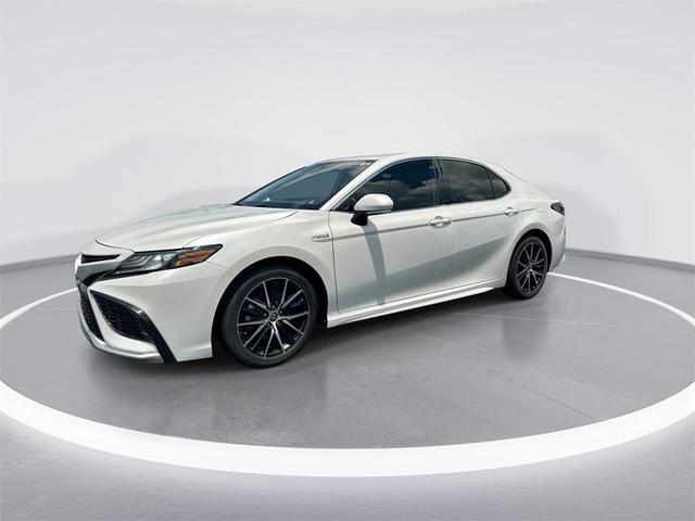 Photo of 2021 White Toyota Camry