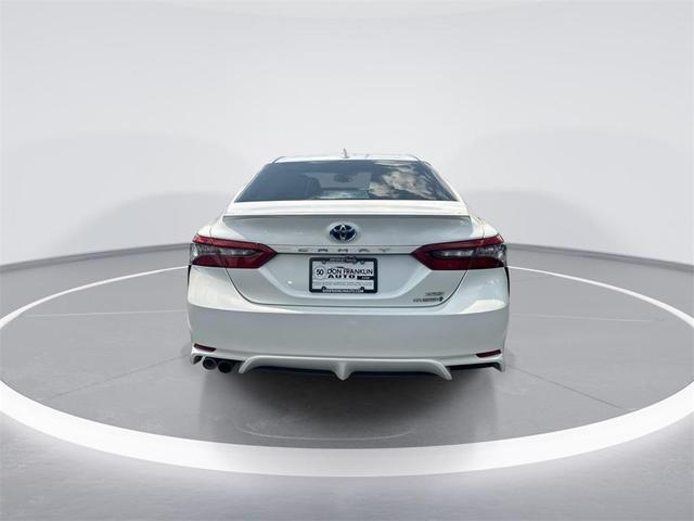 Photo of 2021 White Toyota Camry