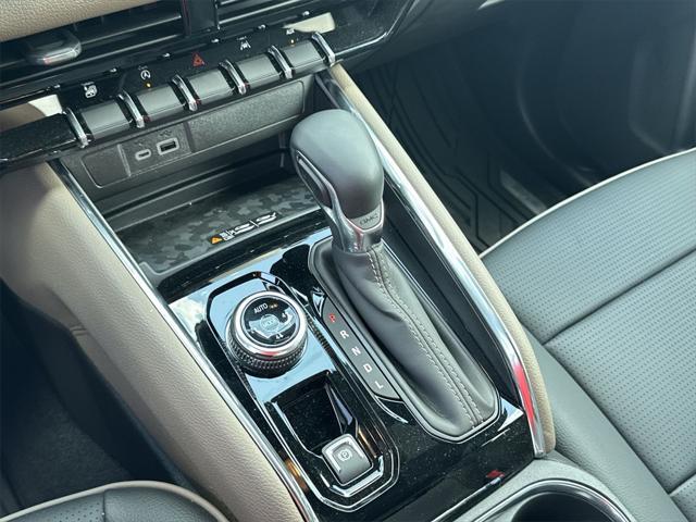 Photo of 2025 Summit White GMC Canyon