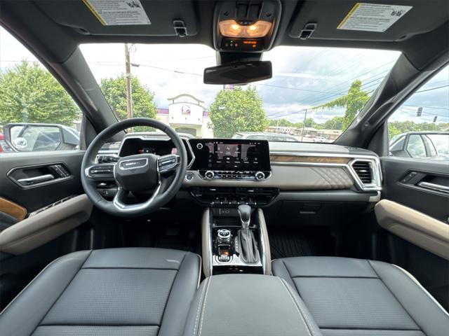 Photo of 2025 Summit White GMC Canyon