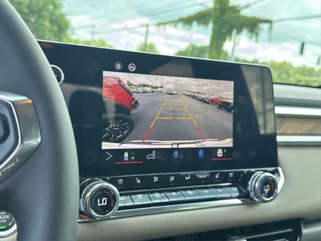 Photo of 2025 Summit White GMC Canyon