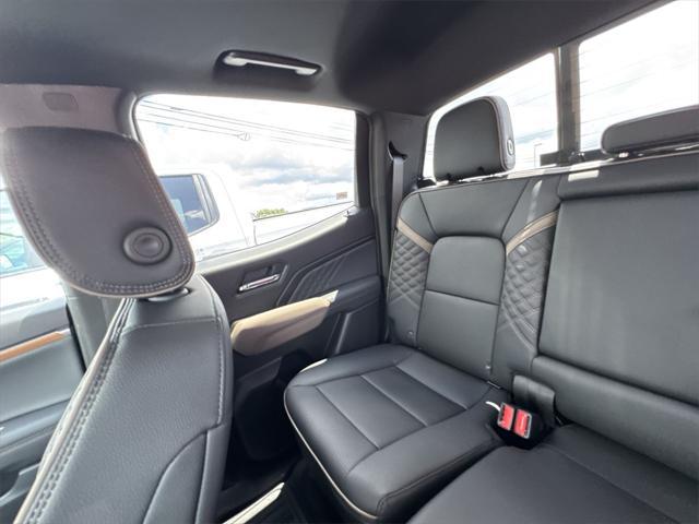 Photo of 2025 Summit White GMC Canyon