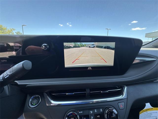 Photo of 2025 Summit White Buick Envista