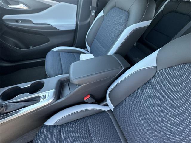 Photo of 2025 Summit White Buick Envista