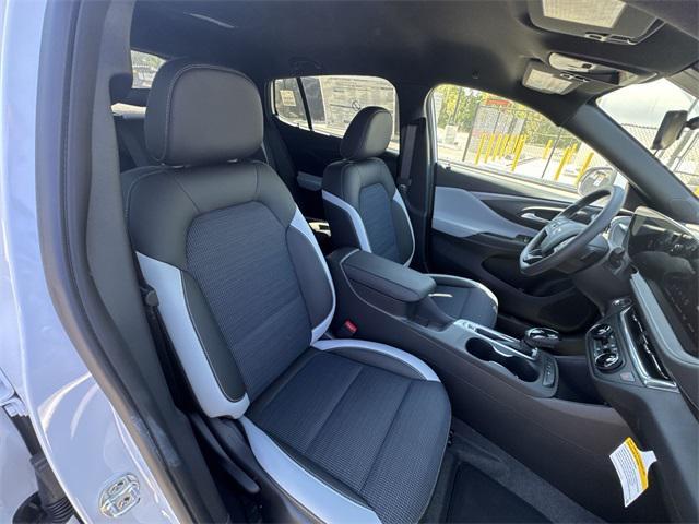 Photo of 2025 Summit White Buick Envista