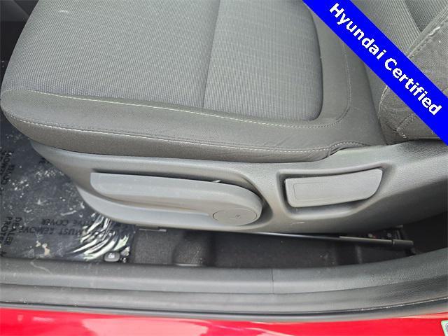 Photo of 2022 Pulse Red w/Black Roof Hyundai KONA